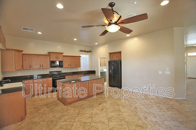 Peoria House: 29828 N 121st Ln