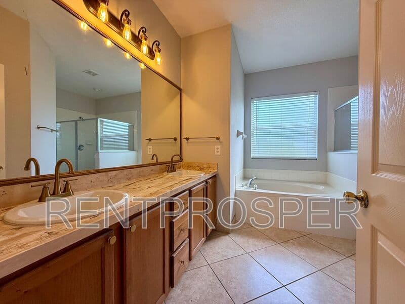 Melbourne House: 4275 Canby Drive