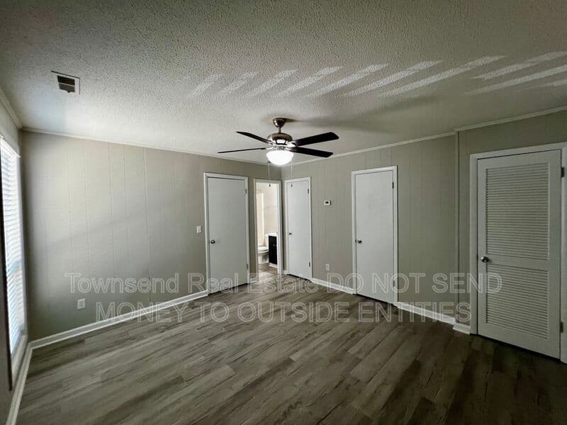Fayetteville House: 5858-D Century Oaks Drive