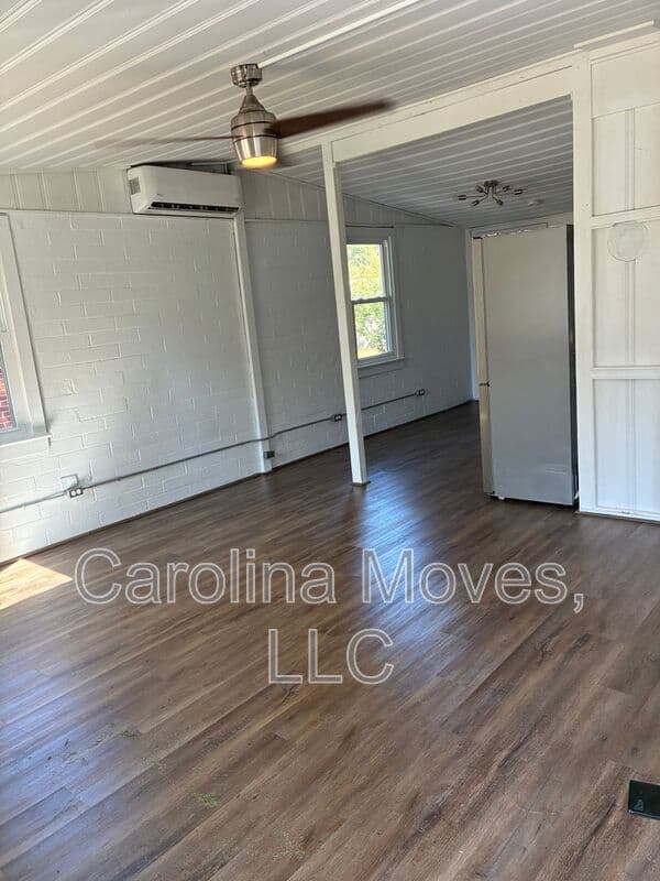 Taylors House: 205 Brushy Creek Road
