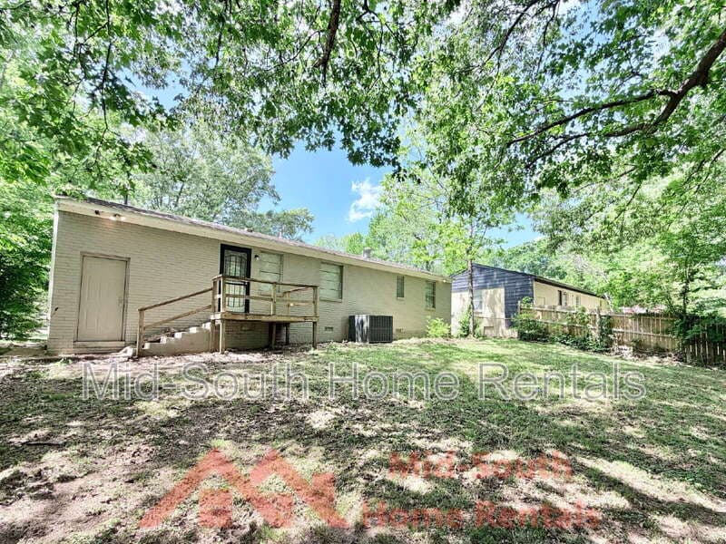 Memphis House: 3682 Suzanne Drive