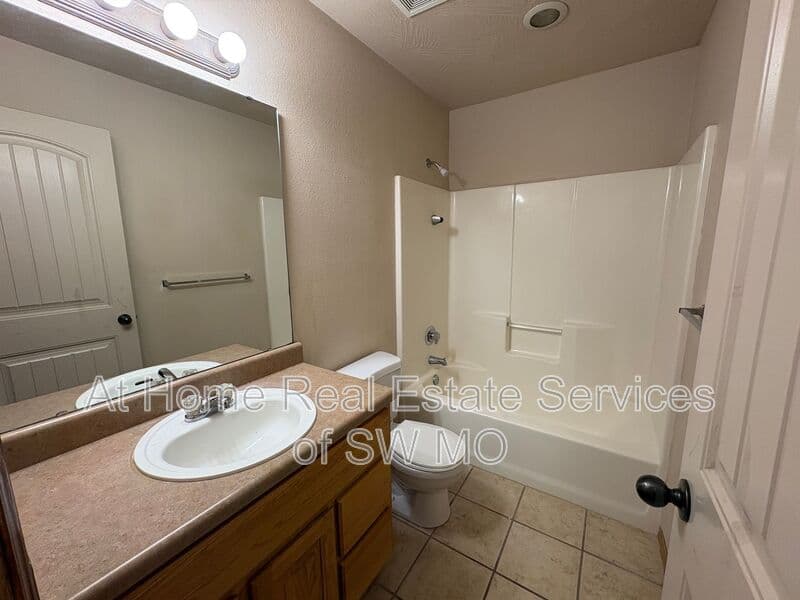 Springfield Condo: 1534 E Kerr