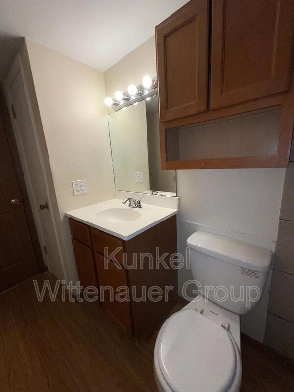 Swansea Condo: 1811-4 Jamestown Road