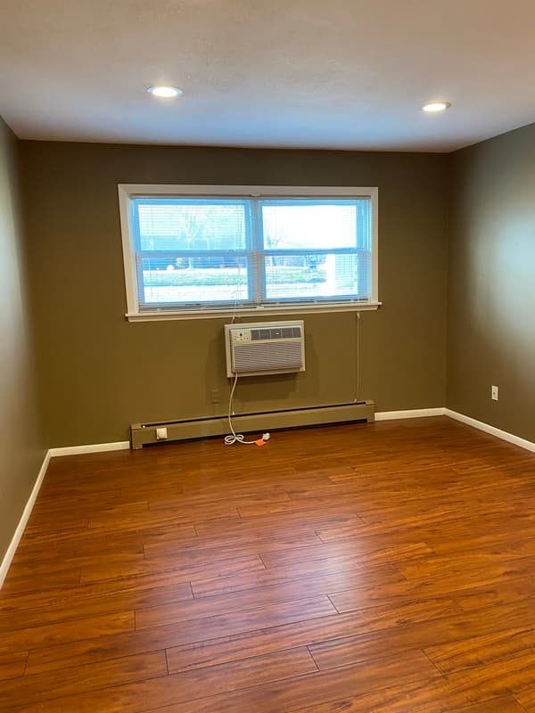 Monticello Condo: 705 E 3rd St #1