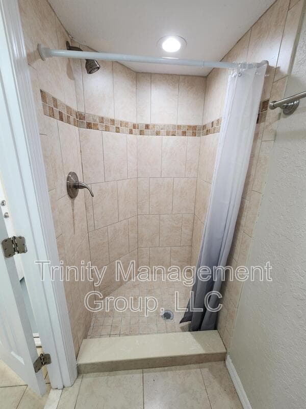 Holiday House: 3547 Cheswick Drive - Room 2