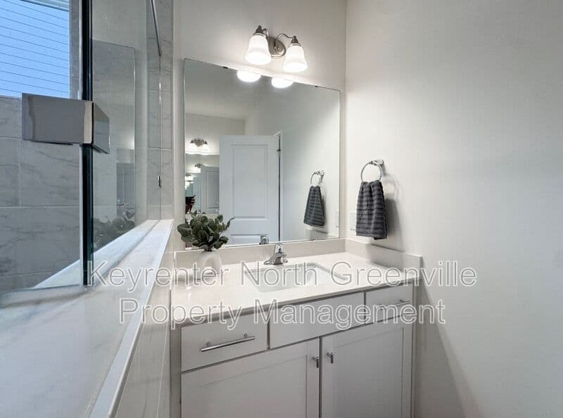 Simpsonville House: 612 Columbus Cir
