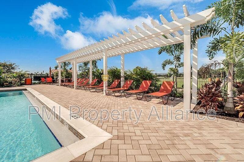 Davenport House: 908 Brooklet Dr