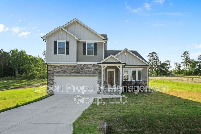Four Oaks House: 482 Olivia Crossing Court