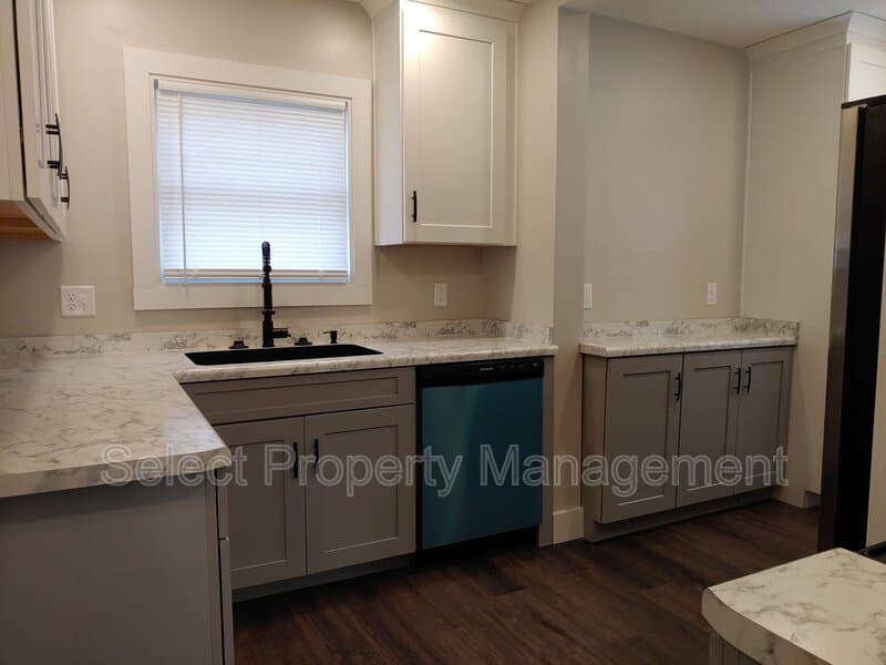 Fort Wayne House: 1321 Clara Ave