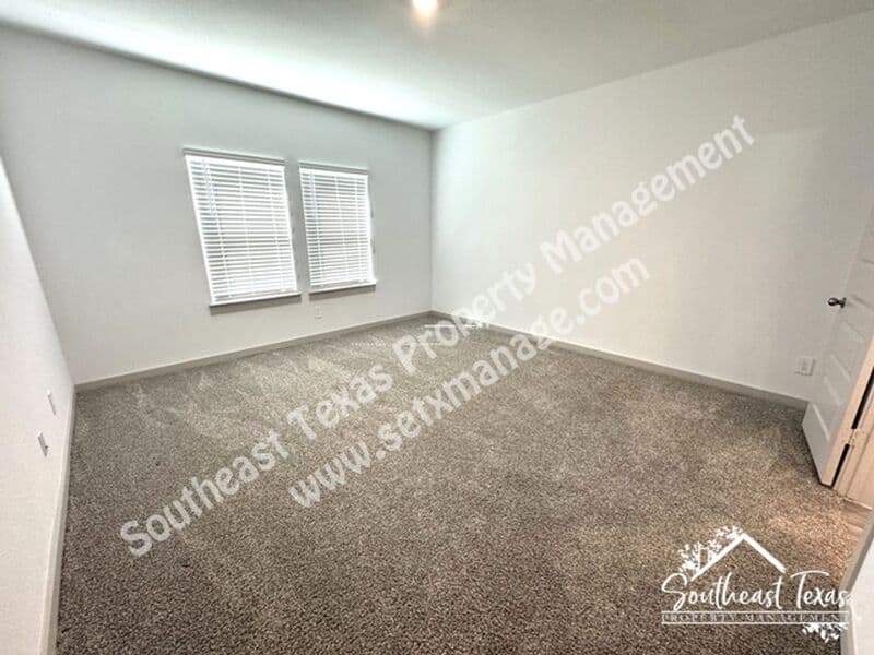 Anahuac House: 111 Lakeway Circle
