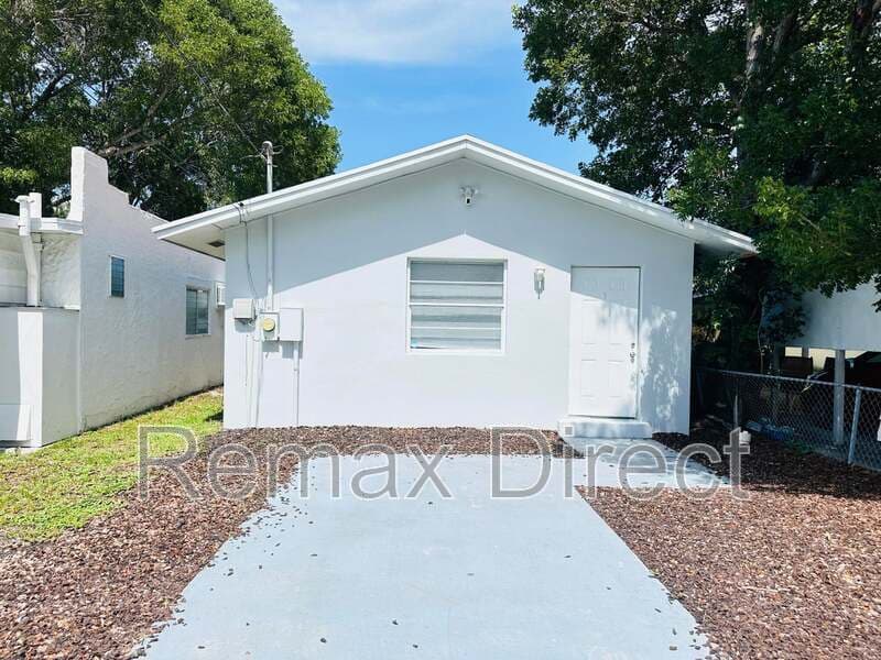 LAKE WORTH House: 218 NORTH D Street, Lake Worth Beach, FL 33460