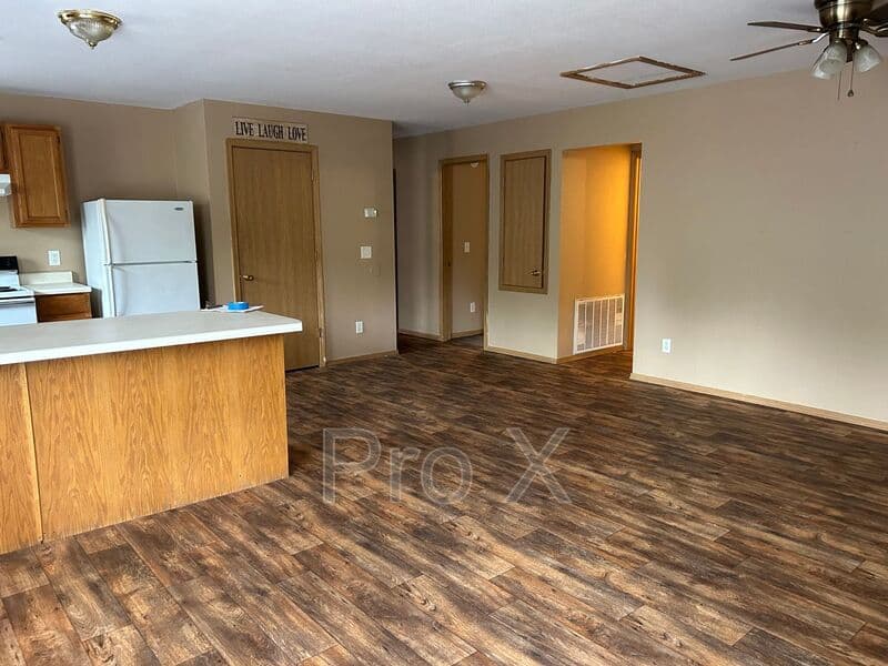 Springdale House: 315 Texas Ln