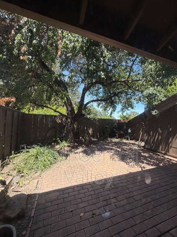 Modesto House: 1725 Edgebrook Drive