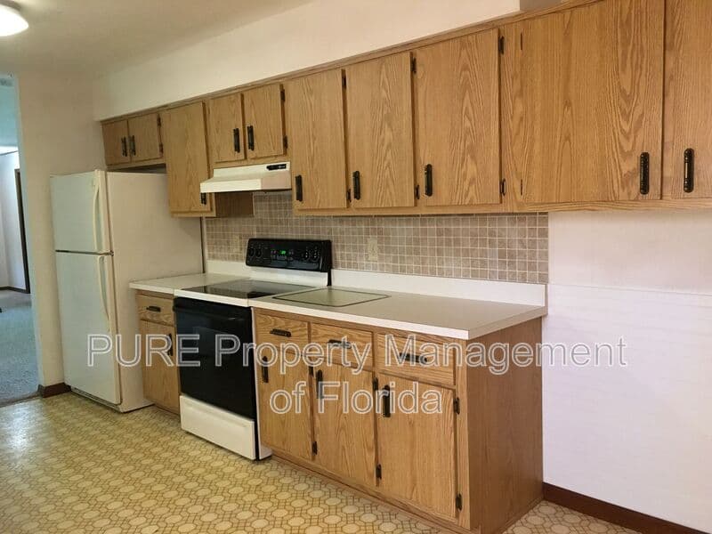 Ocala House: 3242 NE 32 Avenue