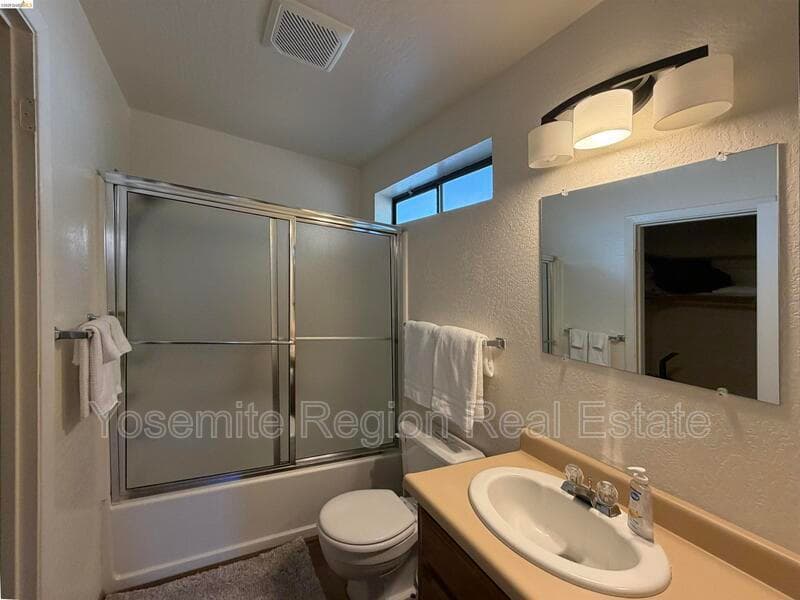 Groveland House: 20790 Ferretti Road