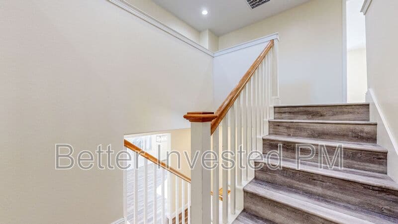 Santa Rosa House: 1363 Gordon Ln