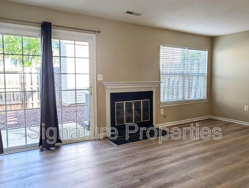 Fredericksburg Townhome: 207 Heritage Commons Dr