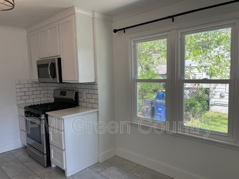 Tulsa House: 4326 S Owasso Ave