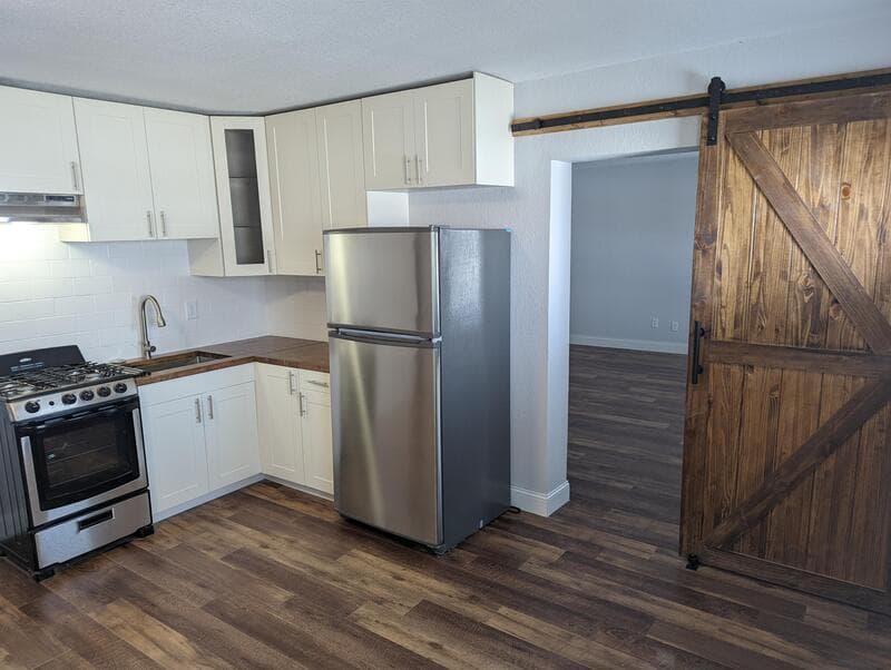 Pella Condo: 205 Oskaloosa Street - 201