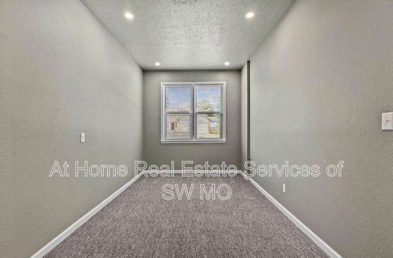 Springfield House: 1724 W Whiteside St