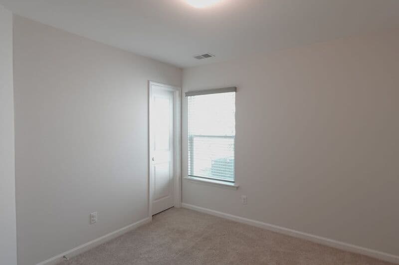 Richmond Hill House: 34 Crown Ct