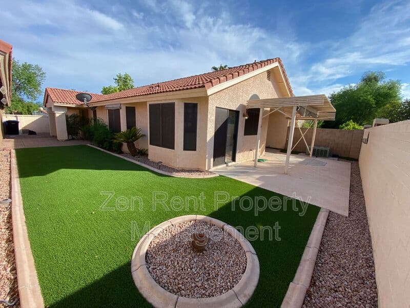 Gilbert House: 788 S Martinique Drive