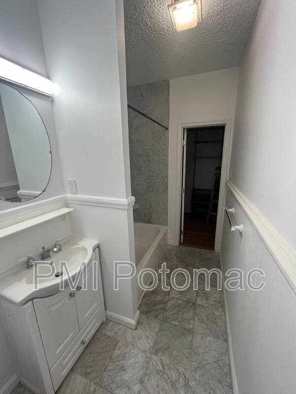 Washington Condo: 1401 Columbia Rd NW