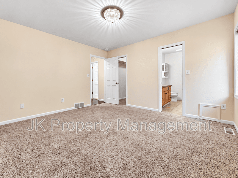 Great Falls House: 328 35th Ave NE