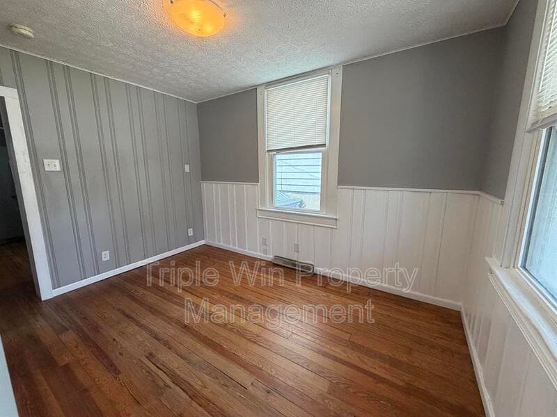 Maplewood House: 7790 Folk Ave.