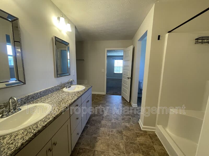 Phenix City House: 36 Willow Trace Dr