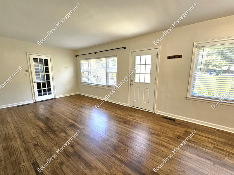 Decatur House: 561 Allendale Dr