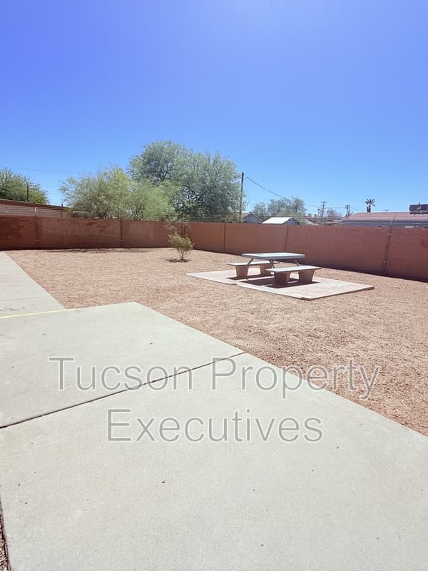 TUCSON Apartment: 219 W. Ft Lowell Rd