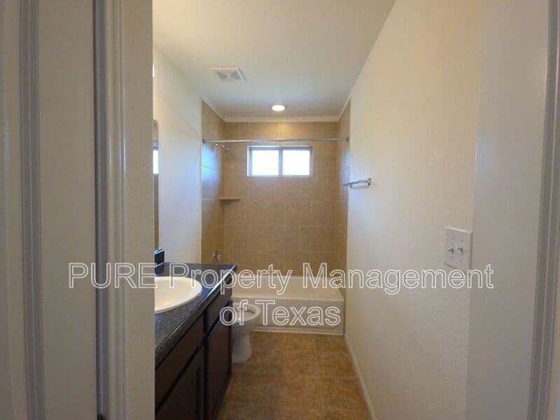 Leander House: 417 Cinnamon Teal