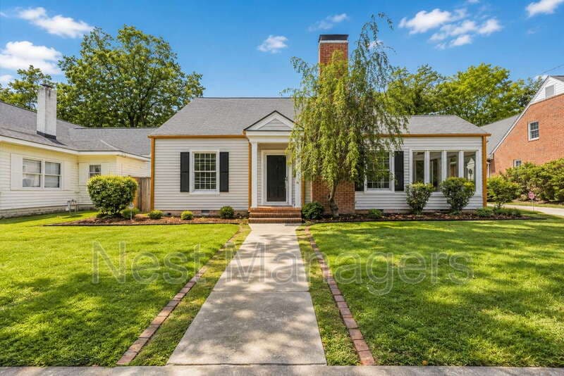 Fayetteville House: 112 Ellington Street