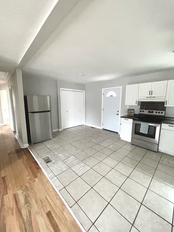 Fayetteville House: 1842 Dewsberry Place