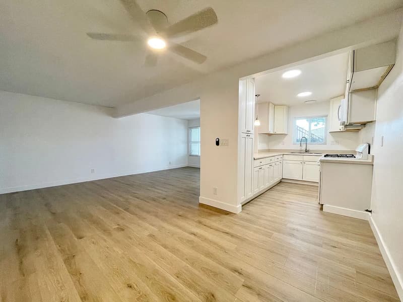 Oxnard Condo: 241 Chester Way