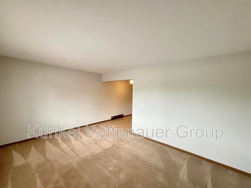 Belleville Condo: 2609-E Sierra Drive