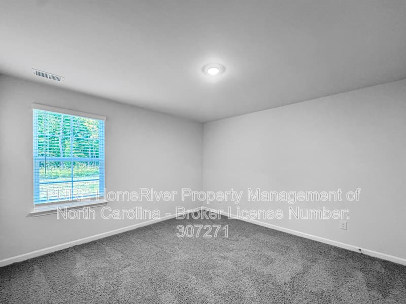 Winston Salem House: 4704 Mount Hope Dr