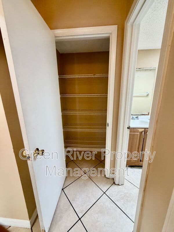 Jacksonville House: 5142 Ricker Road