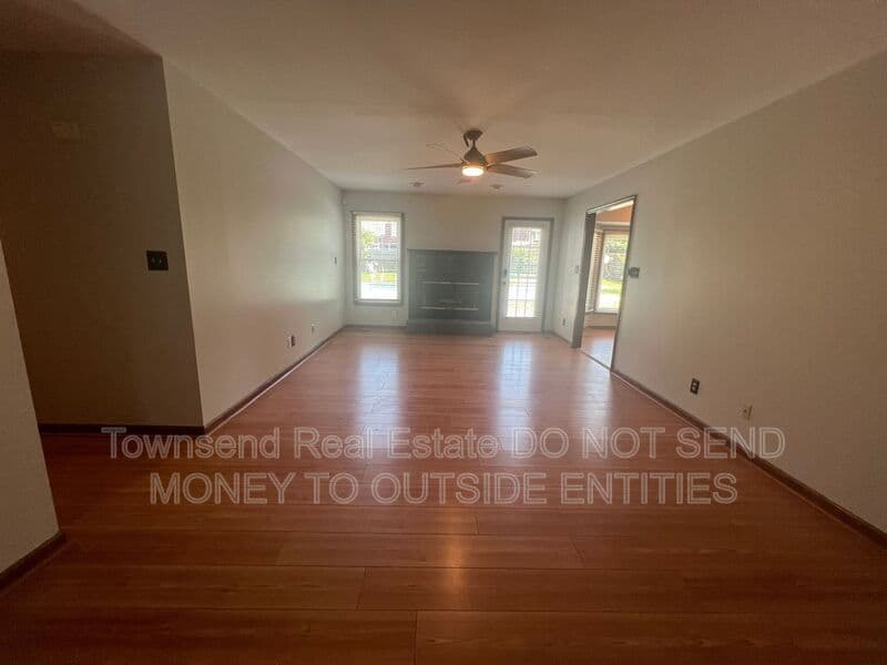 Fayetteville House: 6149 Lakeway Dr.