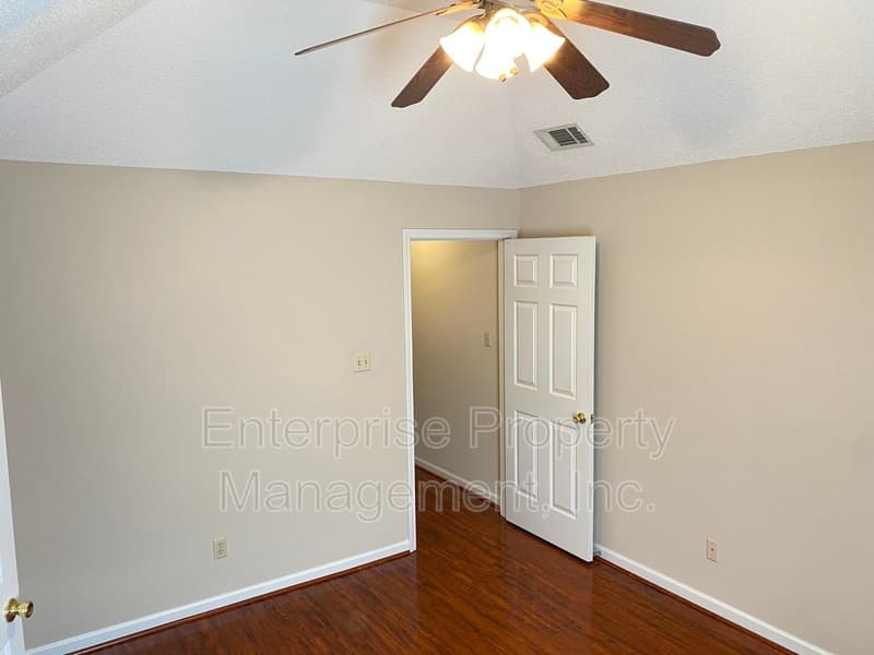 Memphis House: 3794 Walden Meadow Drive
