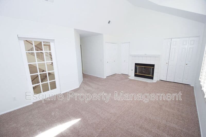 CAMARILLO House: 804 CALLE LOS GATOS