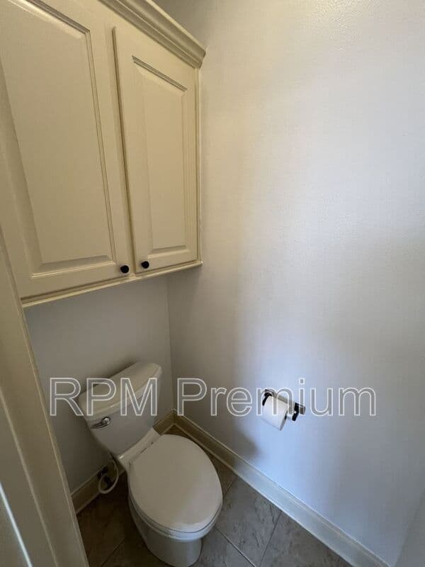 Zachary House: 7335 Oakview Dr.