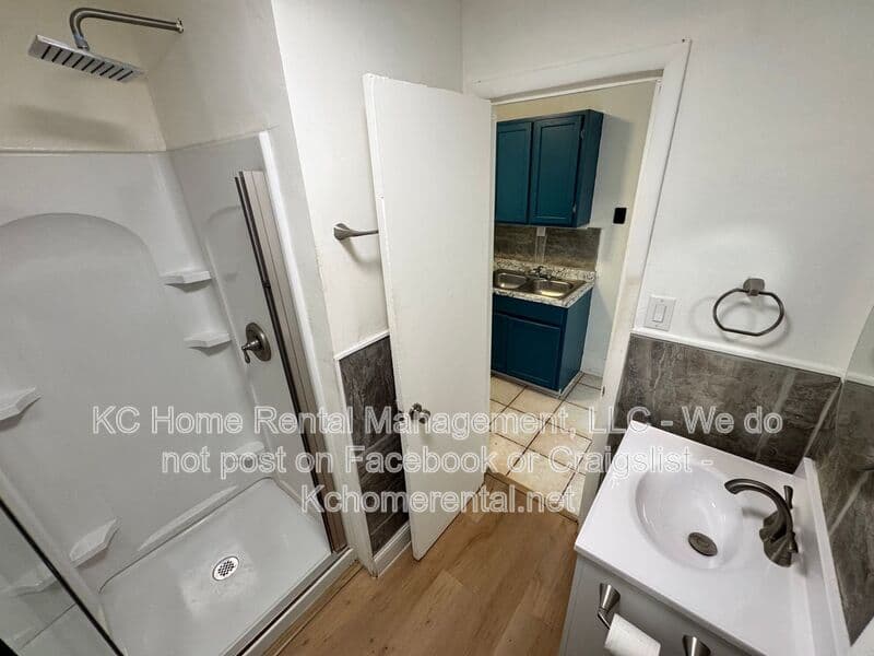 Kansas City House: 4400 NE 46th Terrace 1E