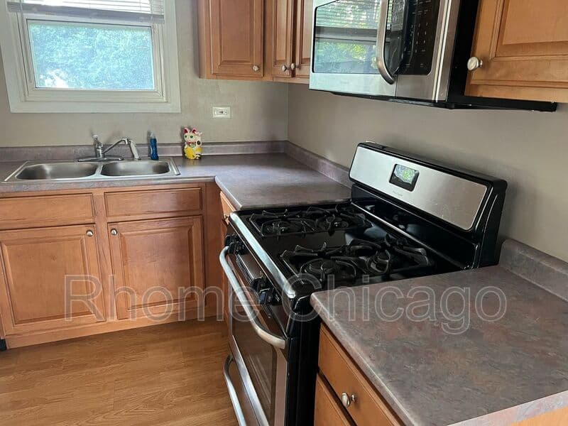 Carol Stream House: 564 Chippewa Trail