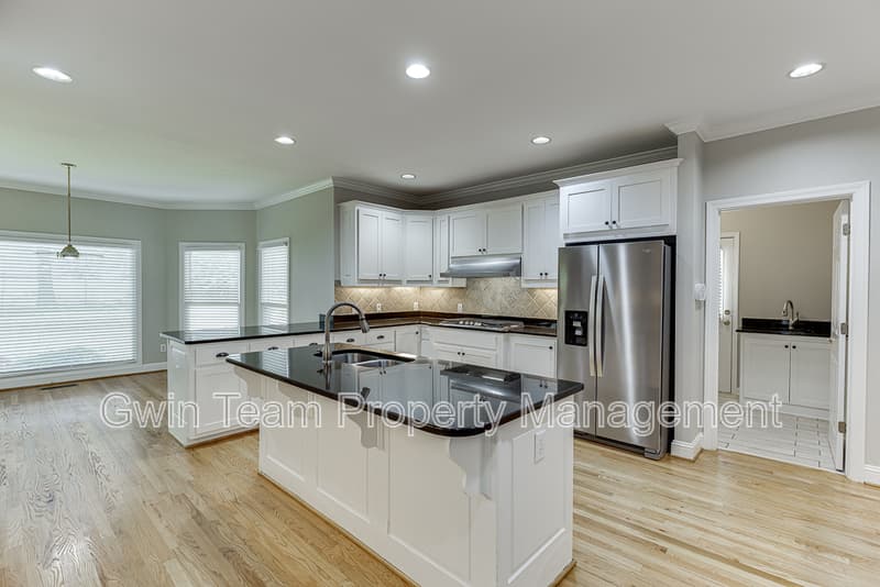 Duluth House: 9345 Riverclub Pkwy