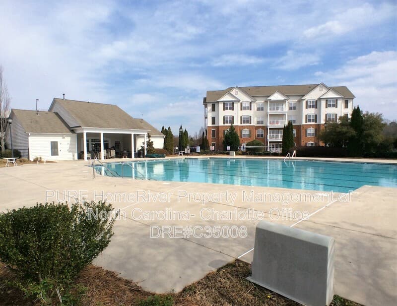 Charlotte House: 14622 Via Sorrento Drive