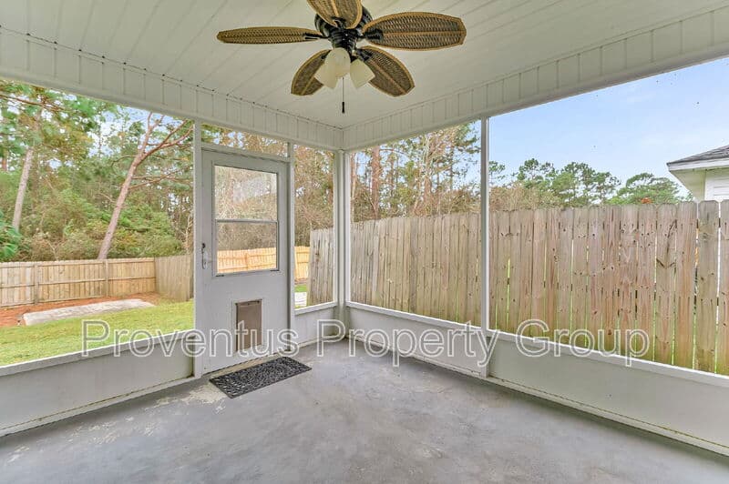 Navarre House: 2058 Catline Circle