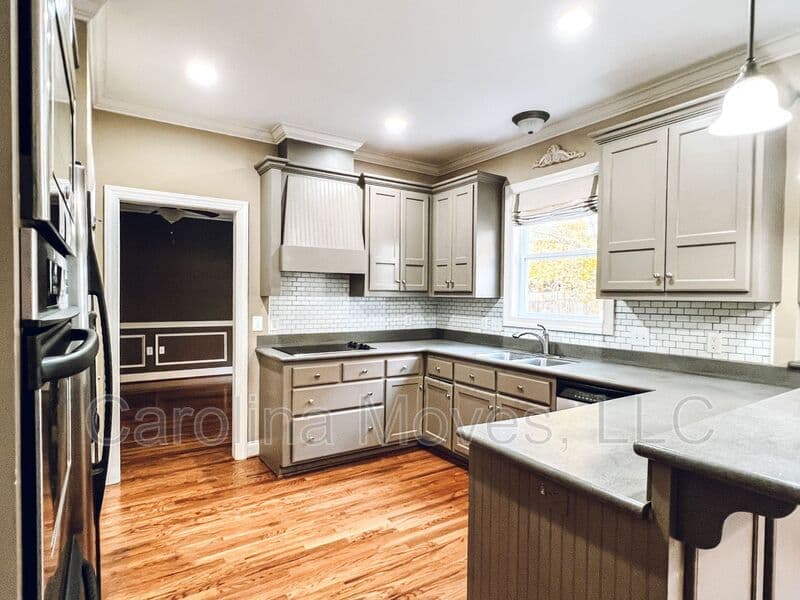 Simpsonville House: 702 Carriage Hill Road