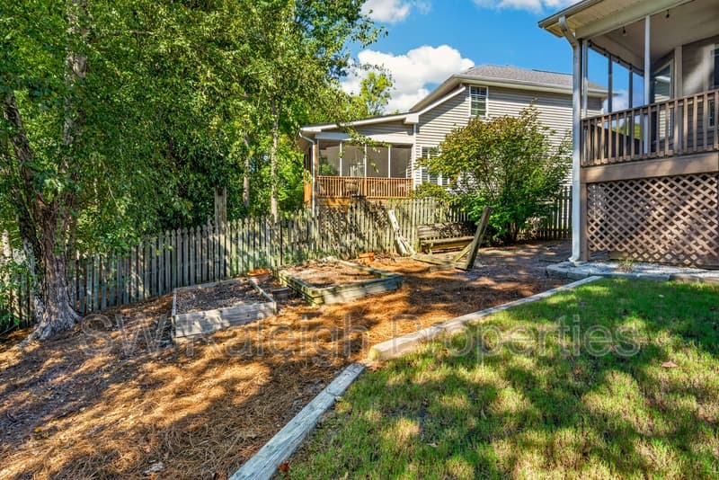 Apex House: 1412 Willow Leaf Way
